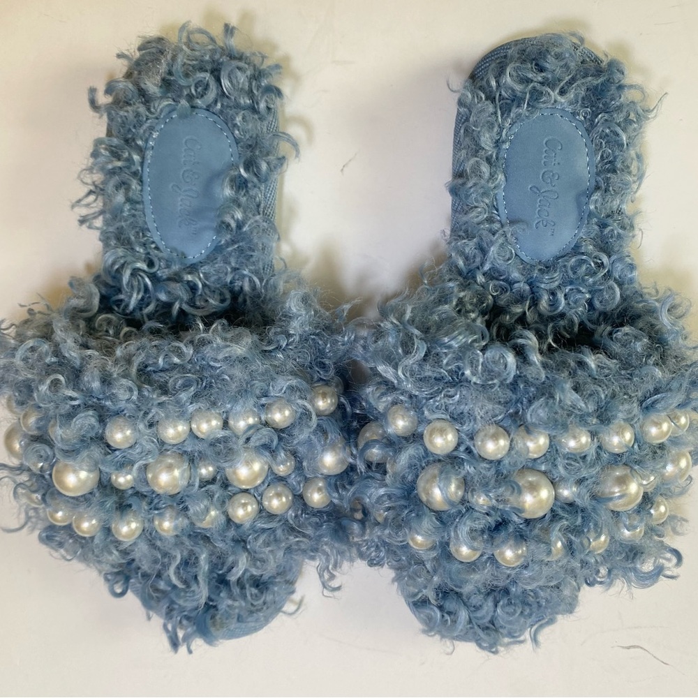 NWOT! Cat & Jack Adeline Embellished Pearl Fuzzy Slide - size 13 (BLUE COLOR)